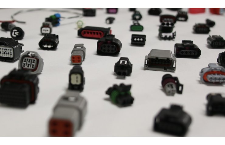 100 different connectors for cars in stock